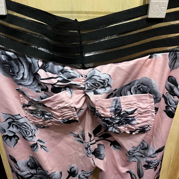 Butt sculpting leggings with floral print brand new wo tags size medium - Picture 4 of 5